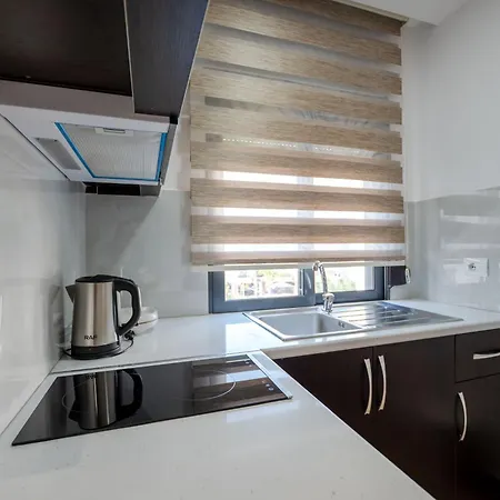 Ξενοδοχείο με διαμερίσματα Jiota 3*