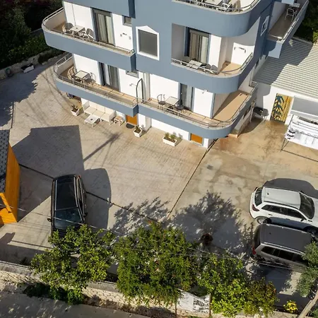 Ξενοδοχείο με διαμερίσματα Jiota 3*